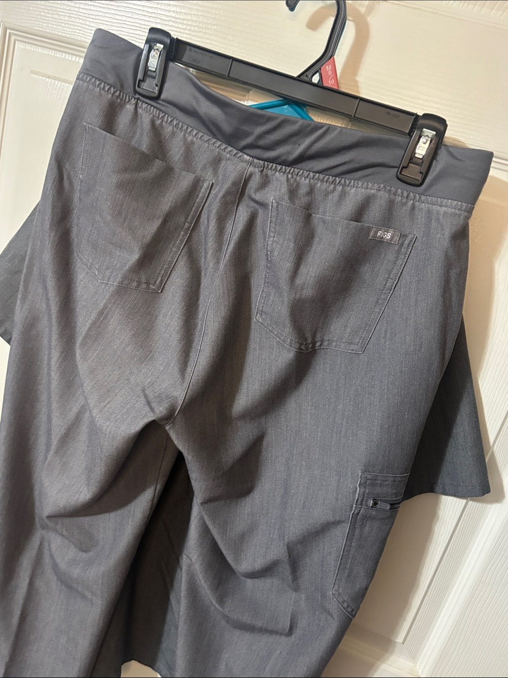 FIGS-Women’s Scrub Set In - Picture 7 of 10